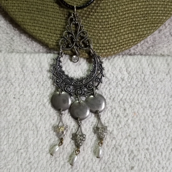 Silvertone Crystal faux pearl dangle charms necklace black cord - Picture 5 of 5